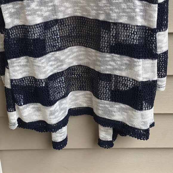 Now comes the light weight open weave navy/ white - Picture 5 of 8